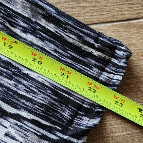 NWT Gloria Vanderbilt Black & White Blouse Size Small - Picture 8 of 14